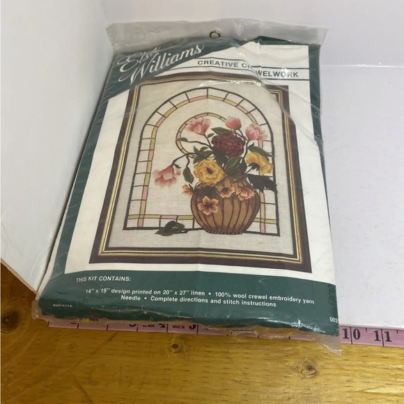 Elsa Williams STAINED GLASS FLORAL Vintage Crewel Embroidery Kit Vase Flowers - Picture 7 of 7